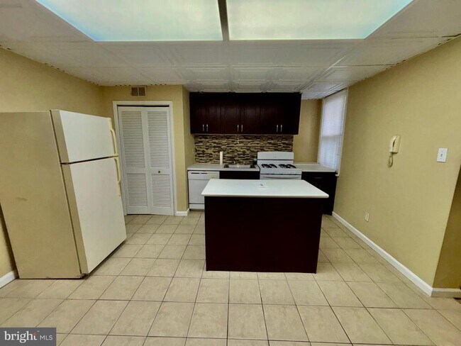 Building Photo - 455 Fairmount Ave