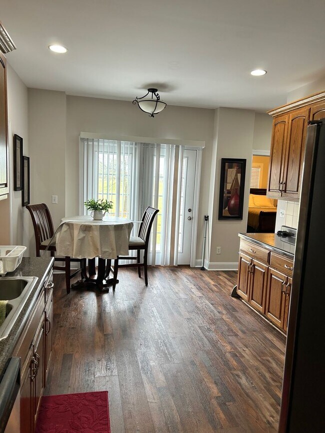 Building Photo - 1725 N Chicken Rd