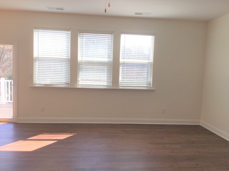Building Photo - 10831 Maryanna Ct