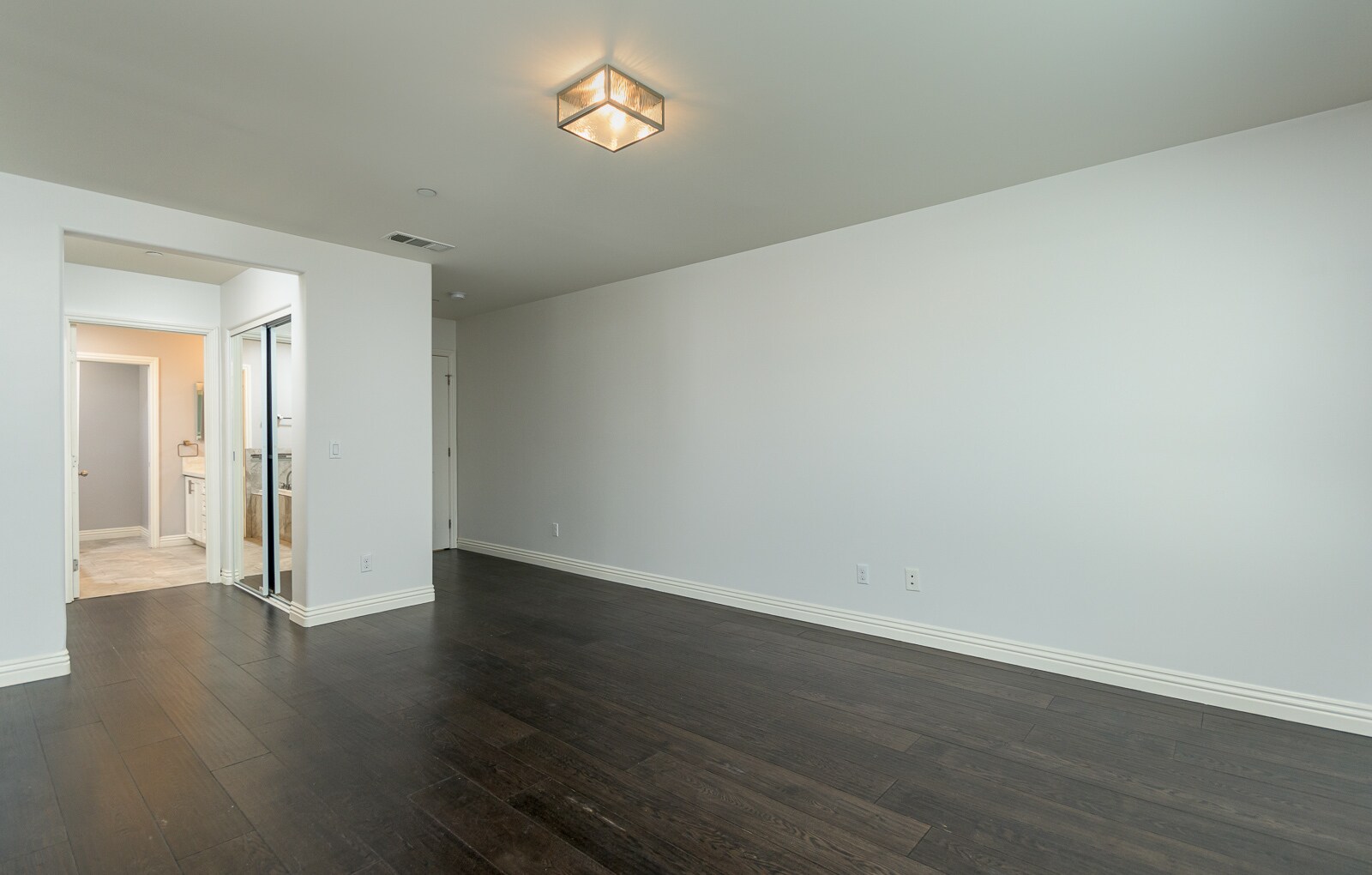 Building Photo - 736 N Wilton Pl