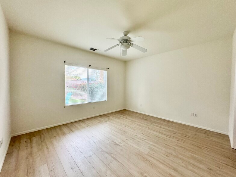 PRIMARY BEDROOM - 78686 Hampshire Ave