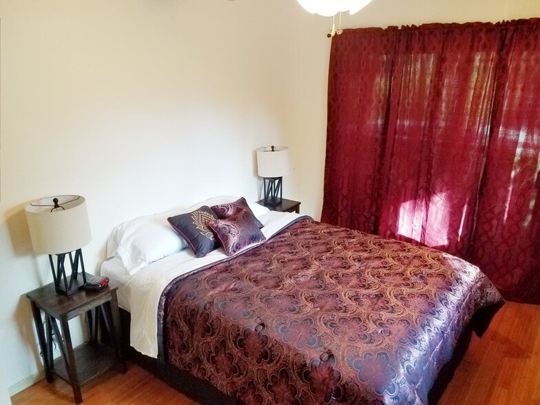 Building Photo - 15-1834 13th Ave