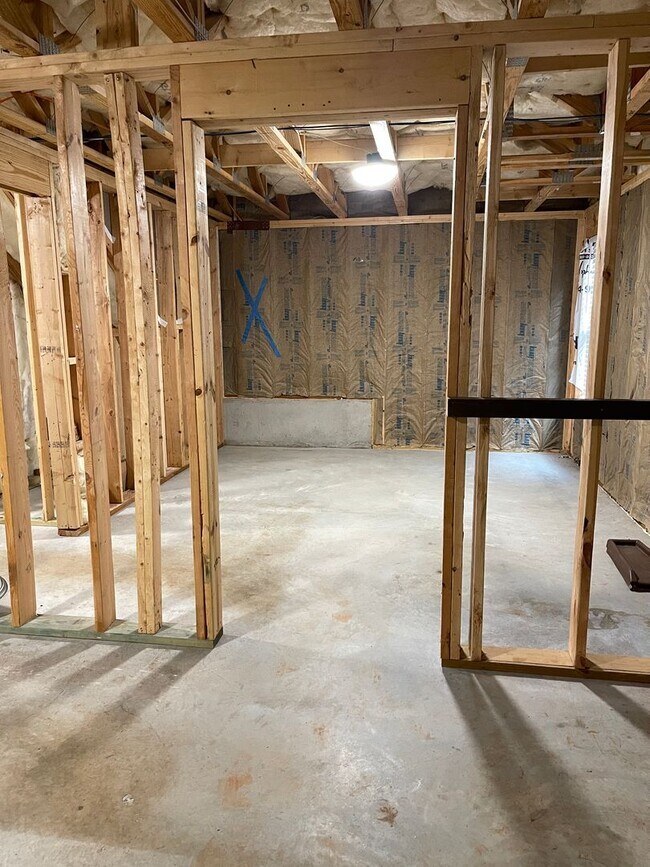 Building Photo - Beautiful Home