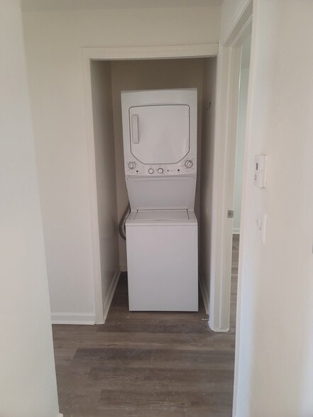 Building Photo - 5347 S Fox St