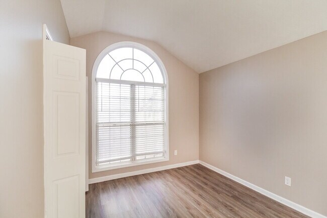 Building Photo - 1376 Trafalgar Way