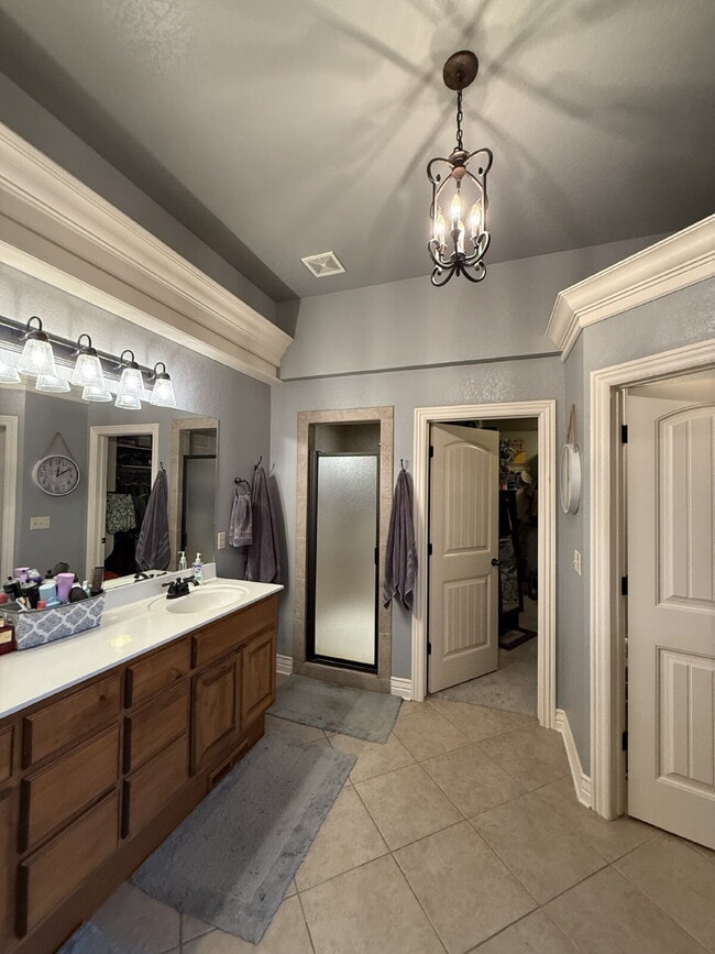 Building Photo - Custom 5 BR / 3 Car Garage, Home theater, ...