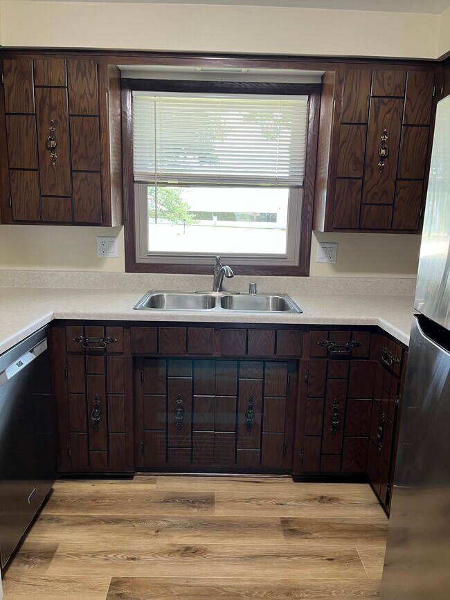 Kitchen area, with plenty of cabinet storage area - 2790 S Ridge Rd