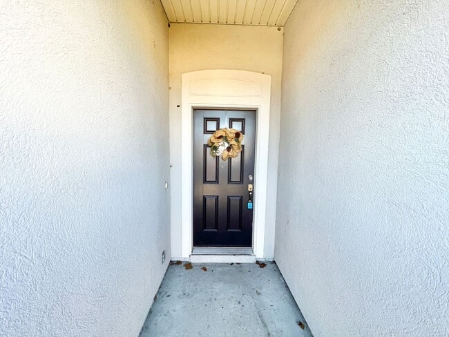 Building Photo - Spacious 4 bedrooms