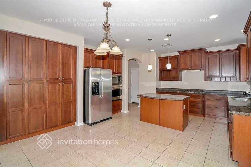 Building Photo - 5405 W Siesta Way