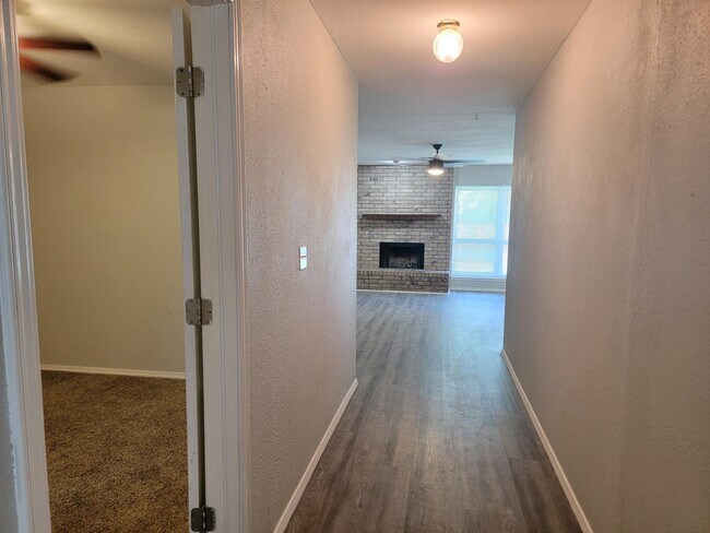 Building Photo - 2817 Franklin Dr