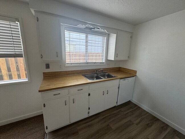 Building Photo - 1534-1536 Westhaven Pl