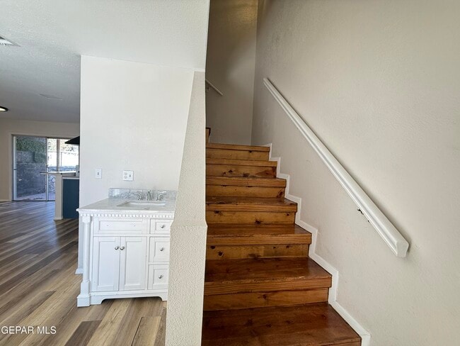 Building Photo - 10407 Ashwood Dr