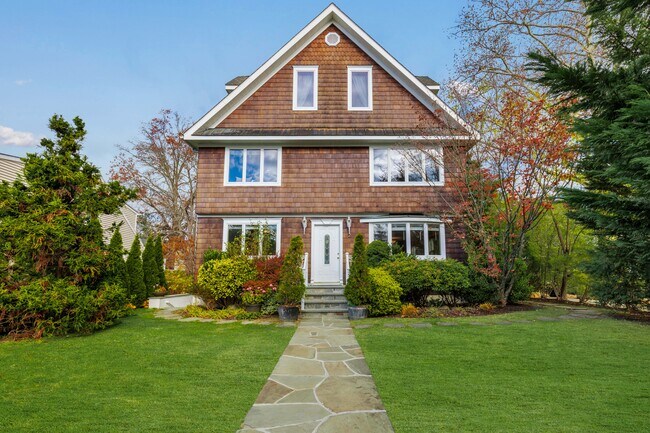 Primary Photo - 2 Goldwin St