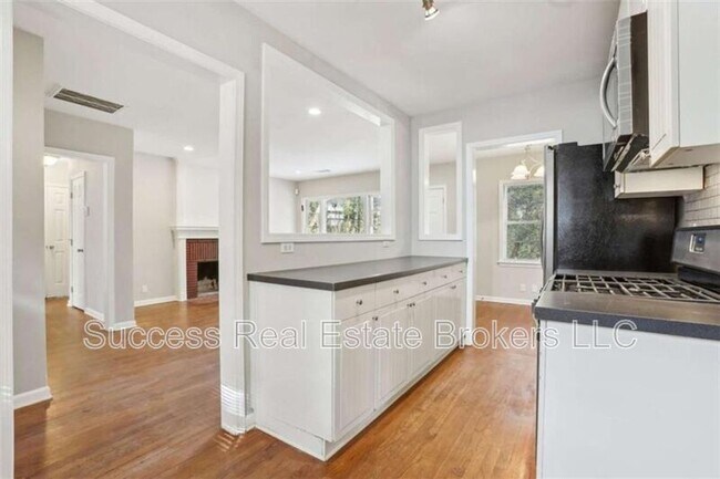 Building Photo - 1840 Camellia Dr