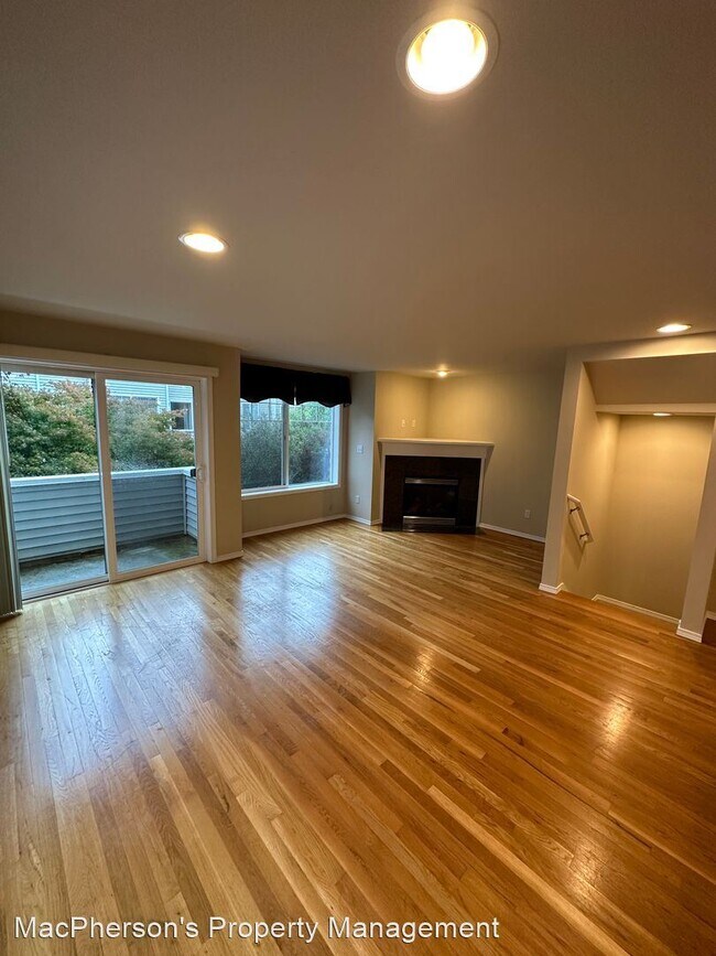 Building Photo - 3 br, 2 bath House - 8538 Midvale Ave N #B