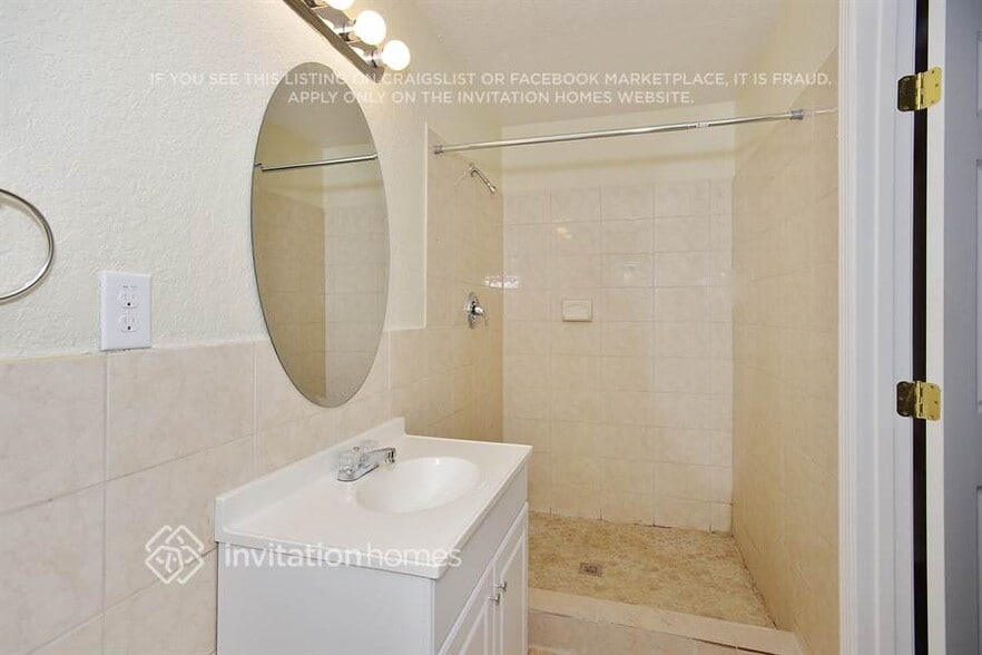 Building Photo - 1333 Pleasantview Dr