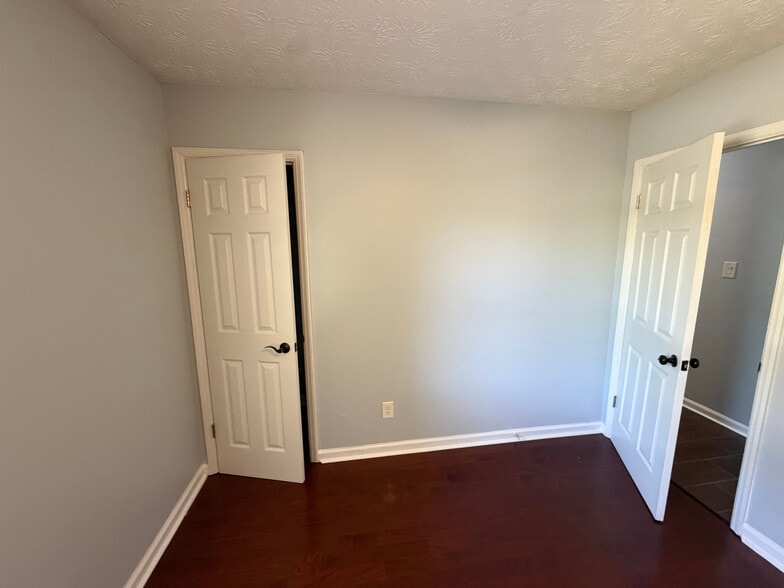 Building Photo - Room in House on Alicia Ct