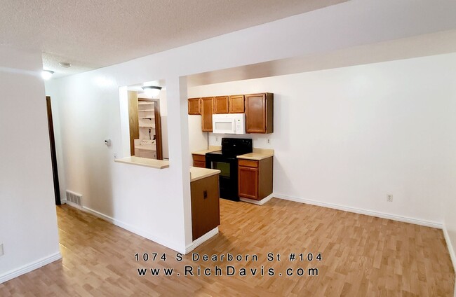 Building Photo - 1 bed 1 bath condo on Ground Level near I-...