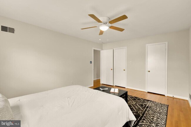 Building Photo - 11000 Rosemont Dr