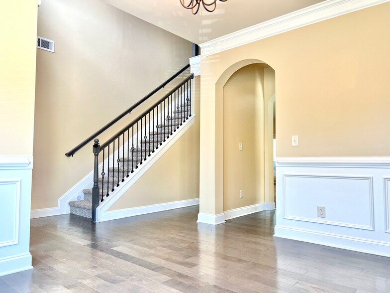 Building Photo - 2742 Misty Ivy Dr