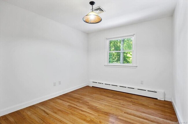 Building Photo - 112 Old Mountain Rd