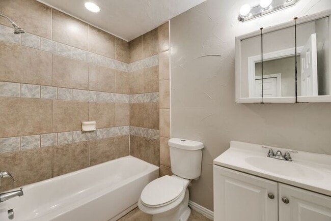Building Photo - East Dallas Duplex