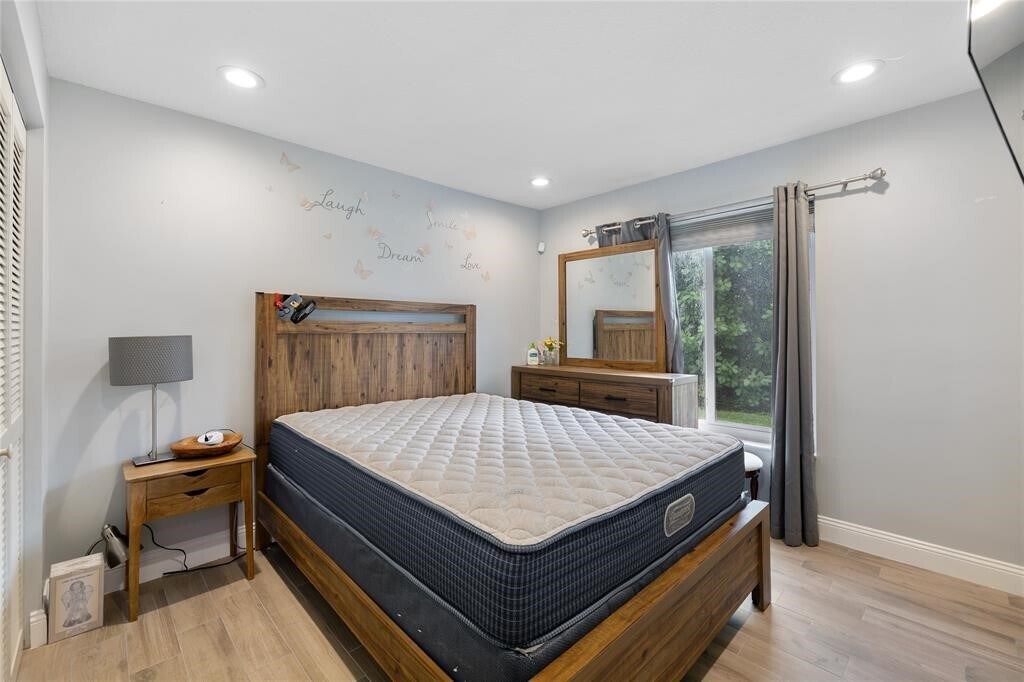 Building Photo - 5460 NW 38th Ter