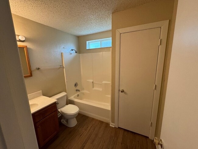 Building Photo - 435 Larry Dr