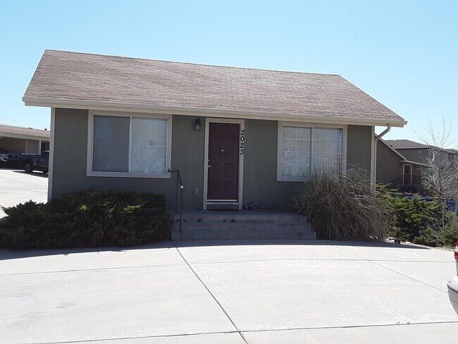 Building Photo - 2023 Willow Lake Rd