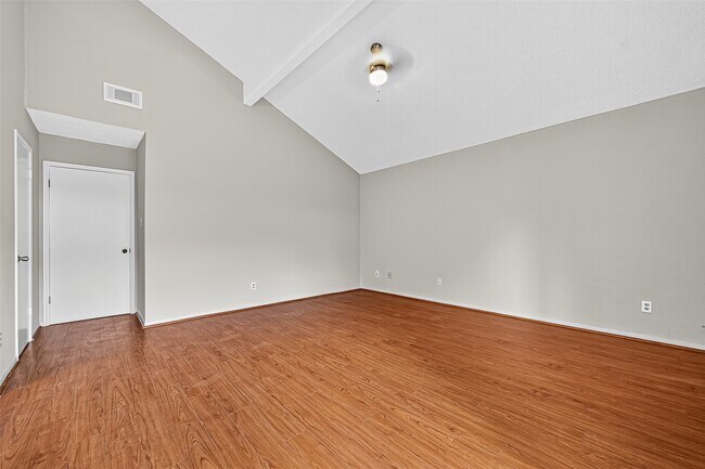 Building Photo - 2042 Hilton Head Dr