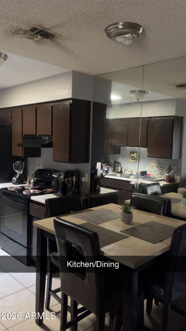 Building Photo - 9001 W Elm St