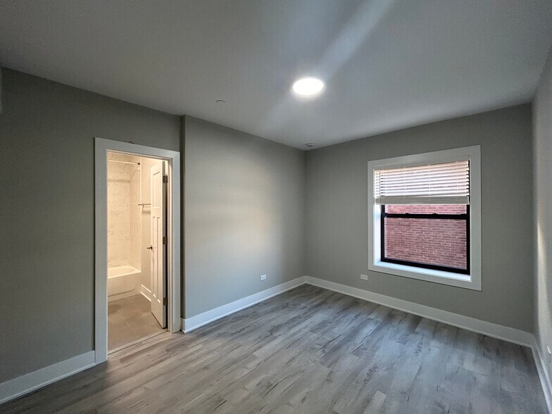 Building Photo - 1131 Oak Ave