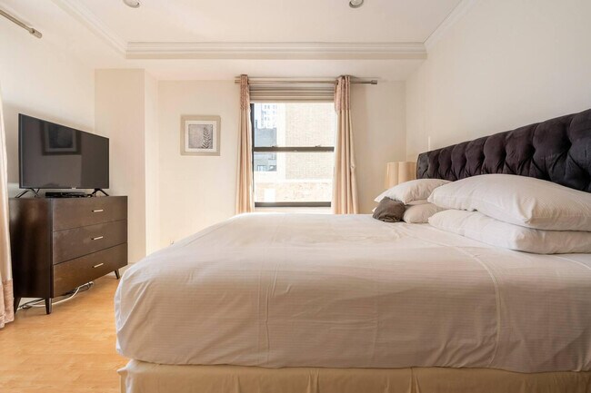 Building Photo - 201 W 58th St