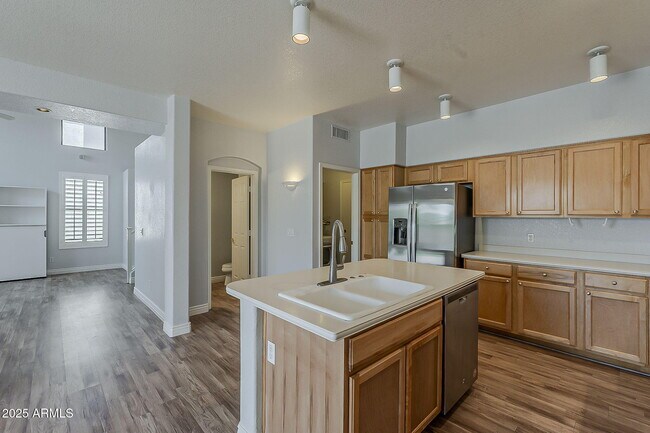 Building Photo - 927 W Azalea Pl