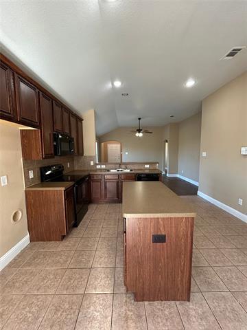 Building Photo - 5865 Fir Tree Ln