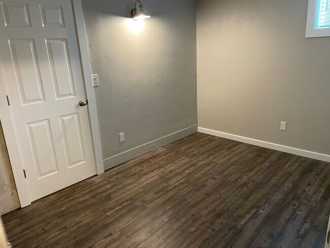 Building Photo - EICB1055