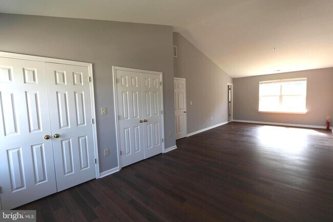 Building Photo - 5213 Zephyr Ave