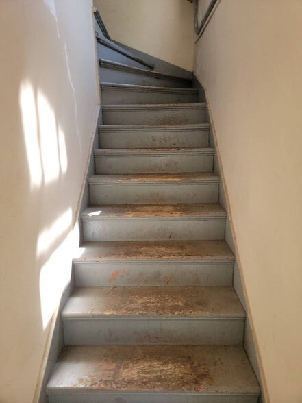 Building Photo - 547 Niagara St