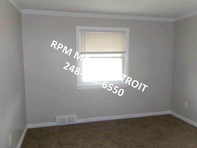 Building Photo - UPDATED COLONIAL HOME IN DETROIT