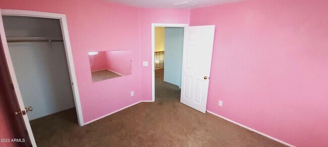 Building Photo - 518 W Black Hawk Pl