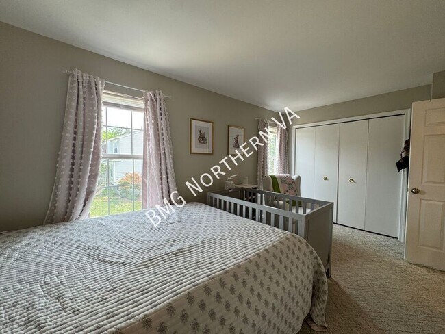 Building Photo - 301 Bridle Crest Square NE