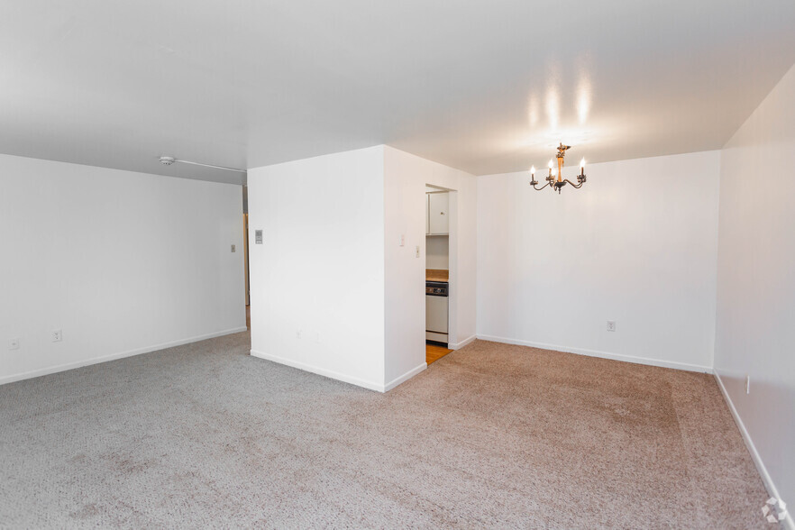 1BR, 1BA - The North Main Apartments