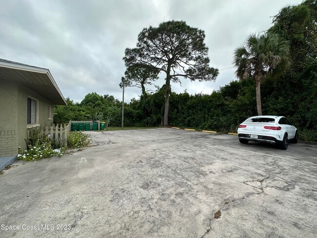 Building Photo - 2390 N Tropical Trail