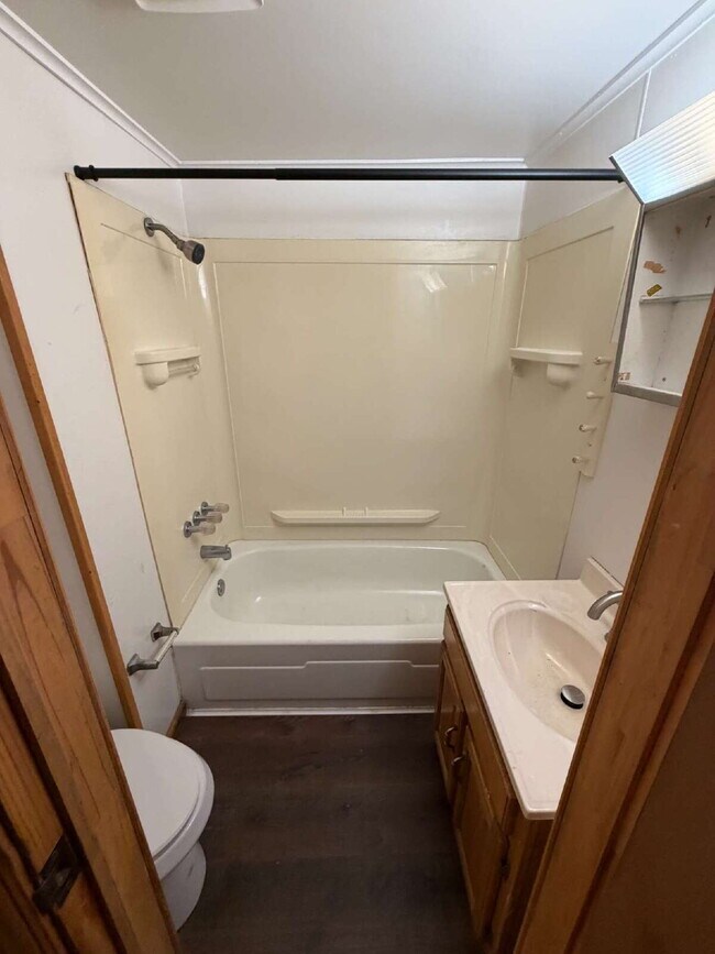 Building Photo - 9 Watson St