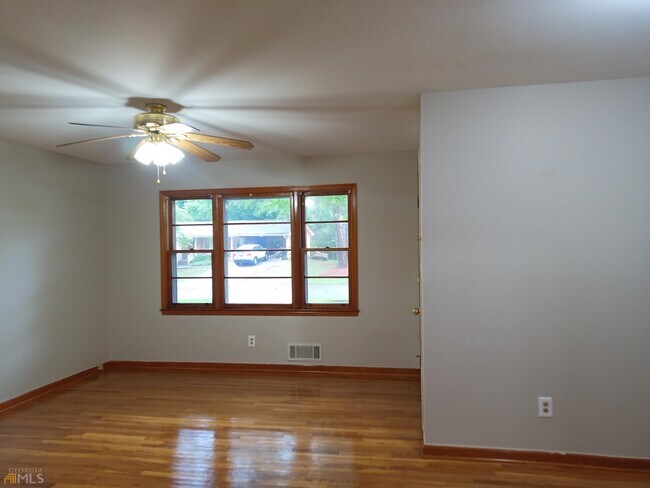 Building Photo - 1036 Skylark Dr