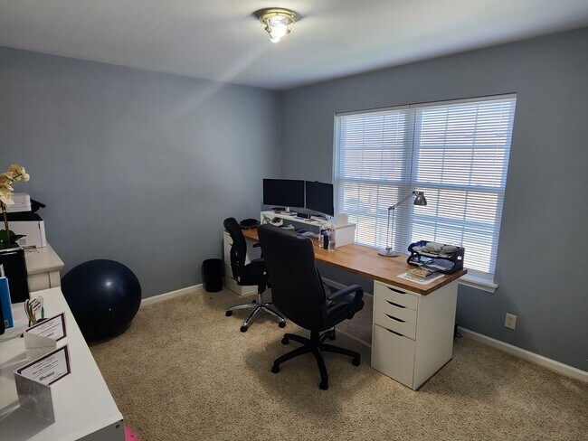 Building Photo - Kenosha 4 bedroom home
