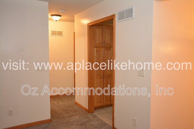 Building Photo - 5200 Hardy Ct