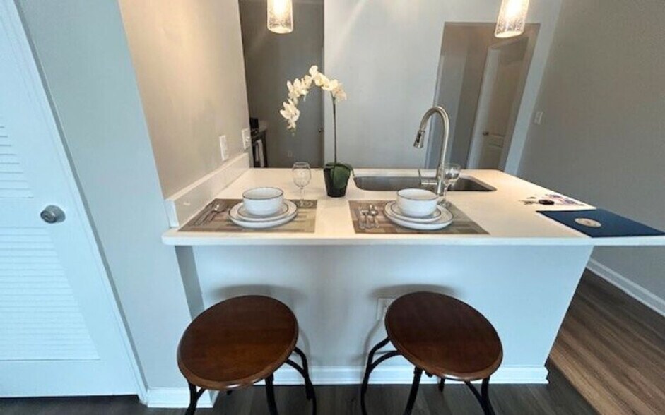 Building Photo - 705 Town Blvd