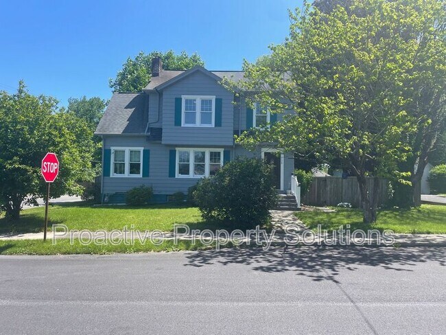 Building Photo - 528 Lindbergh Avenue