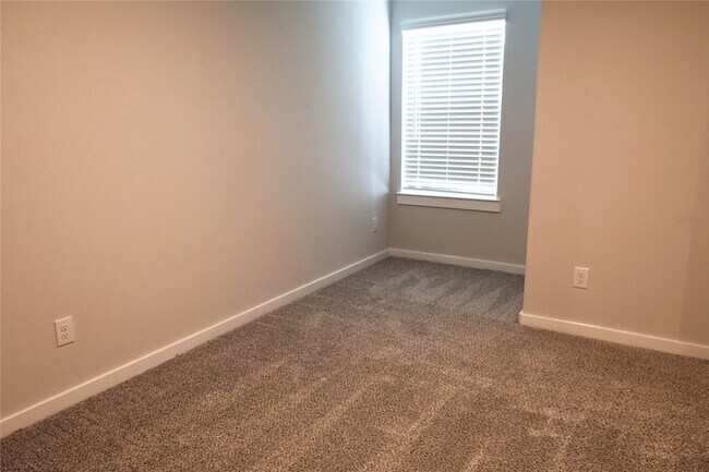 Building Photo - 8567 Blueberry Ash St